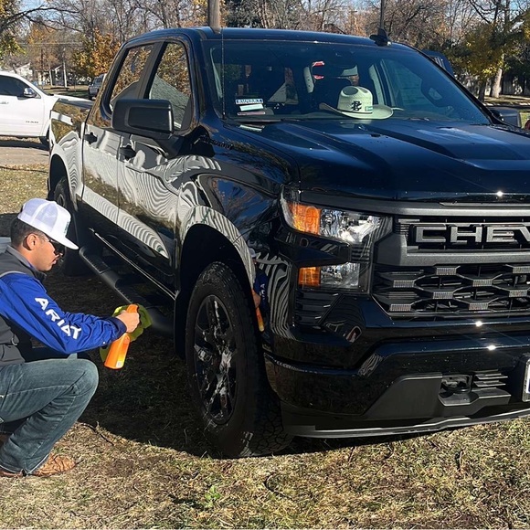 Meet your Posher, Jose - Picture 3 of 6